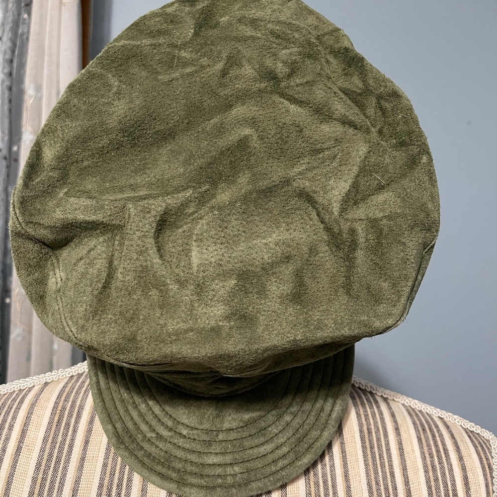 Women’s sueded leather hat